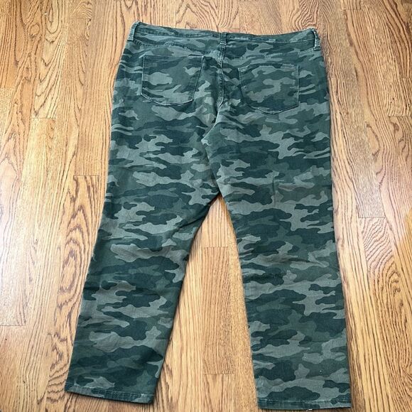 Universal Thread High Rise Crop Camo Jean 18/34 - Picture 6 of 6